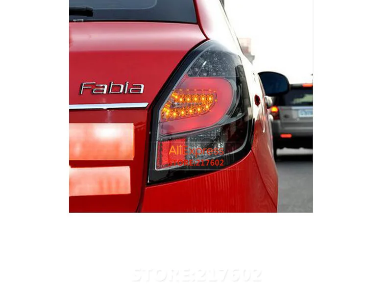 Для Skoda Fabia светодиодный ные задние фары в сборе 2008-up черный с красной полосой |