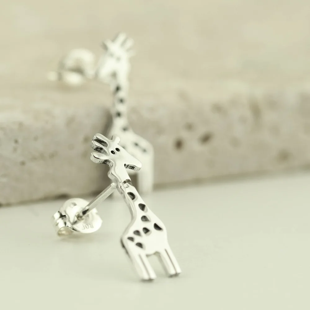 Серьги гвоздики с ромашками и Эпоксидными пятнами в виде жирафа ювелирные