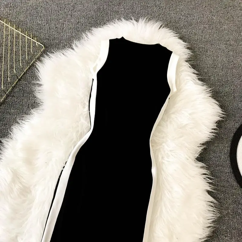 Женское трикотажное платье ALPHALMODA Полосатое по бокам без рукавов с круглым