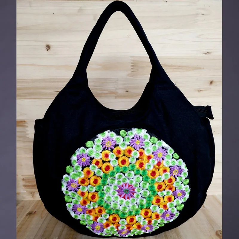 Женская сумка через плечо с вышивкой в этническом стиле Цвет черный красный