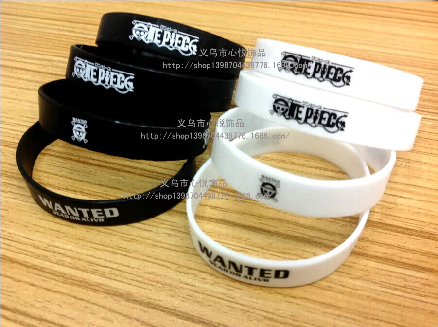 One Piece manga animation around a black and white comic book fans silicone bracelet necessary | Украшения и аксессуары