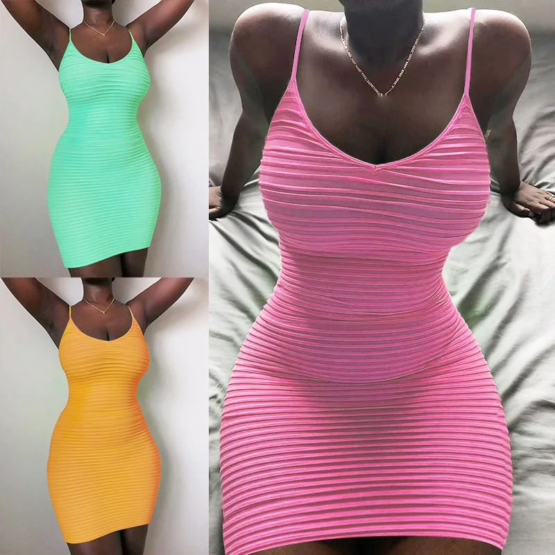 Летнее платье на тонких бретельках дамское сексуальное бретелях облегающее