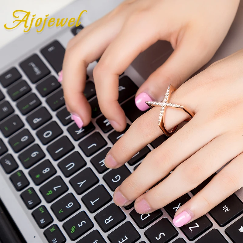 Женское кольцо с микрозакрепкой фианитом|ring jewelry|bijoux fashionbijoux femme |
