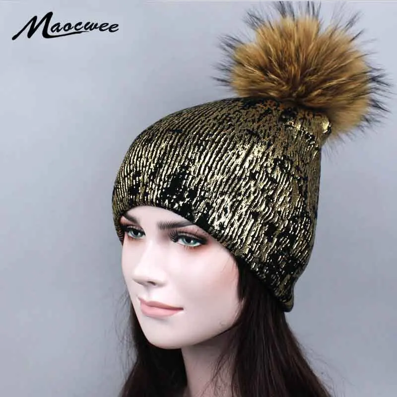 Женская зимняя шапка с помпоном из меха енота золотистая и серебристая|hats for women