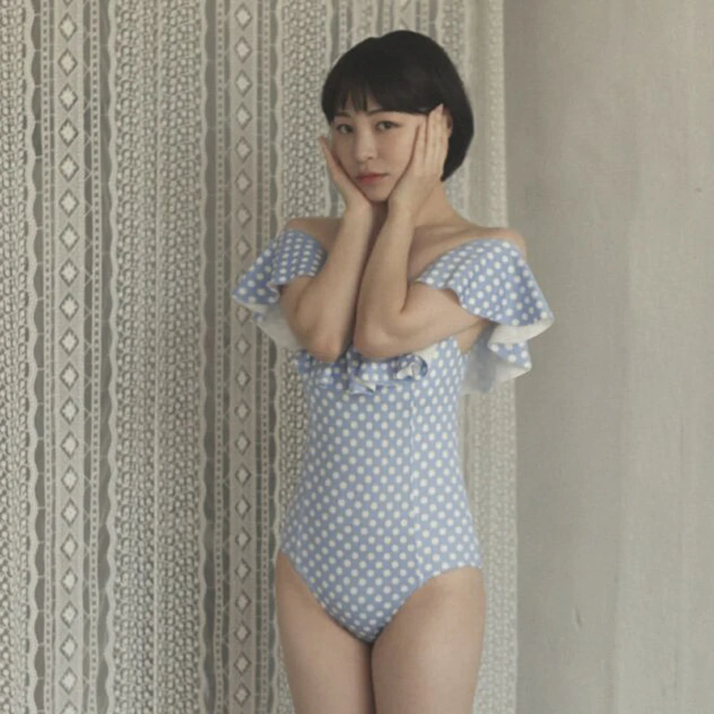 Черно белые комплекты купальники с оборками в горошек женские слитные без