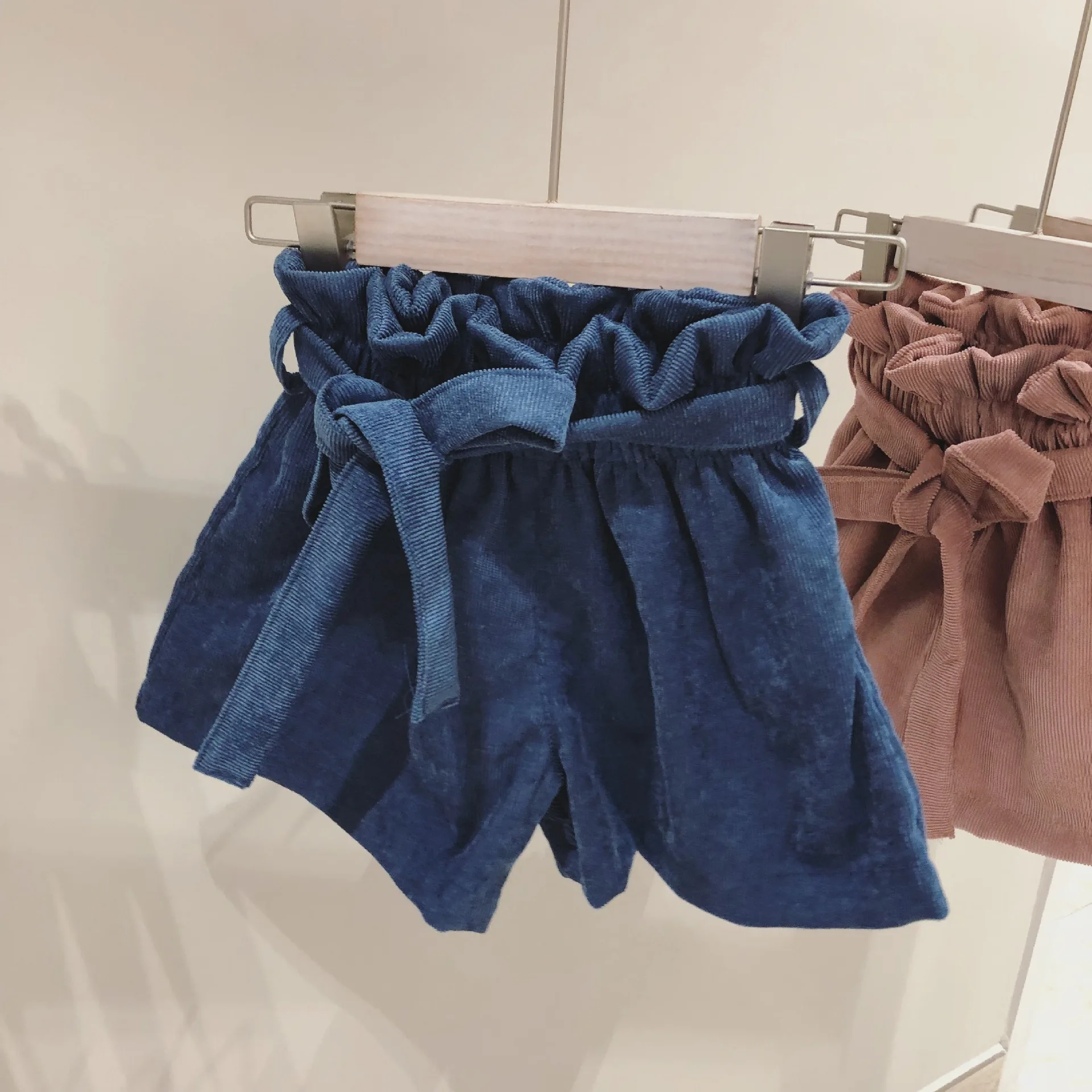 Новые шорты для маленьких мальчиков весенние ярких цветов девочек короткие