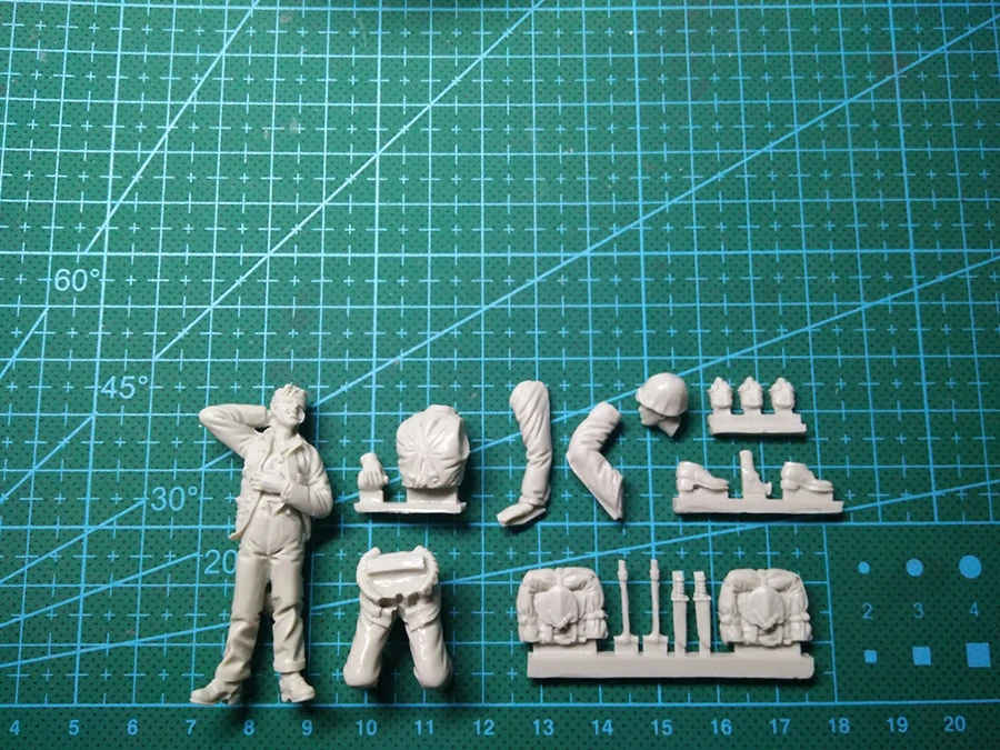 Неокрашенный комплект 1/35 статуэтка раненного морского корабля США и медведя