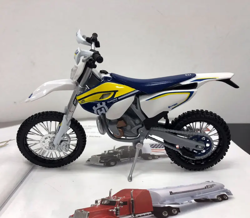 Флитая фотоигрушка MAISTO в масштабе 1/12 Италия Husqvarna FE 501 подарок/Коллекция/для