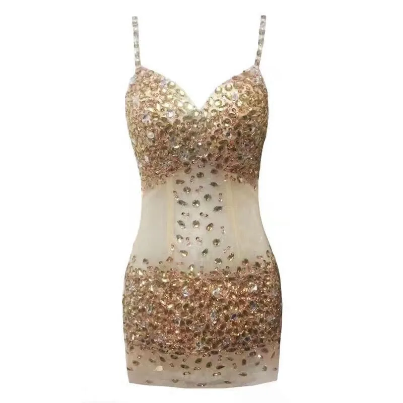 Блестящее соблазнительное короткое платье со стразами и V образным вырезом мини