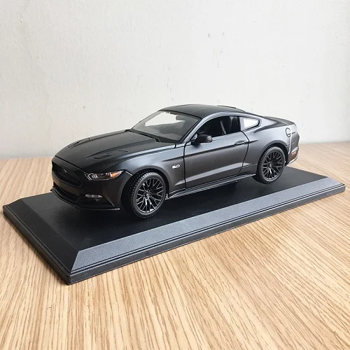Bburago 1:18 моделирование литья под давлением сплав спортивная модель автомобиля игрушки для Mustang с рулевым колесом управление передним колесом рулевая игрушка - Цвет: 5