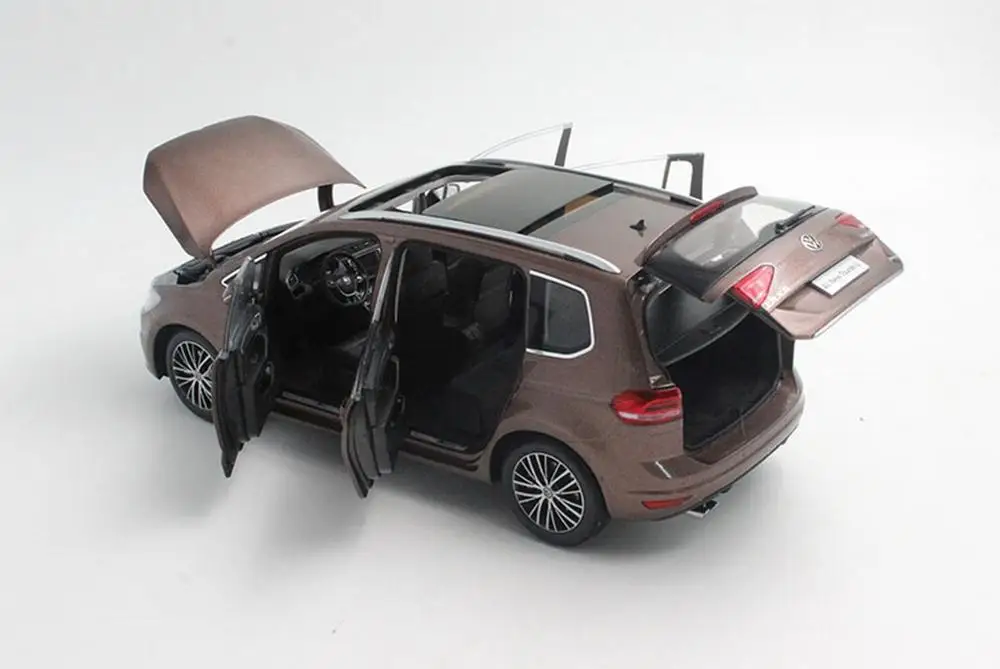 Коллекция моделей автомобилей Volkswagen Touran L 1/18 коллекция игрушек 2016 | Игрушки и