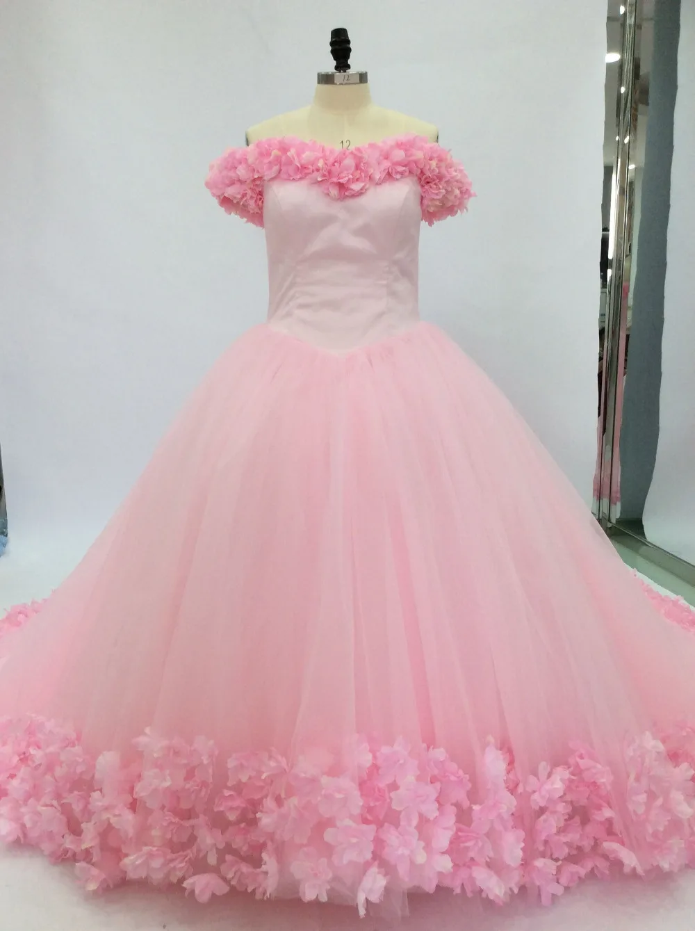 

Pink Puffy Skirt Princess Wedding Dresses 2019 Off the Shoulder Real Image 3D Floral Handmade Flowers Wedding Gown