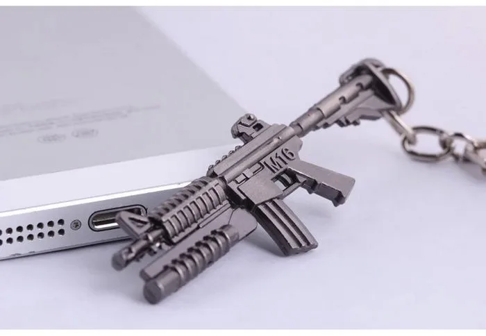Новинка, брелок для ключей против удара AK47 с пистолетами для мужчин CS GO Sniper M4A1, брелок для ключей, ювелирные сувениры, подарки