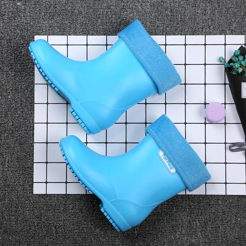 Blue Cotton Детские непромокаемые сапоги для девочек и мальчиков Нескользящая детская обувь для дождливой погоды милые Мультяшные сапоги из пвх на резиновой подошве для детей; цвет розовый, желтый, синий - Цвет: Blue Cotton