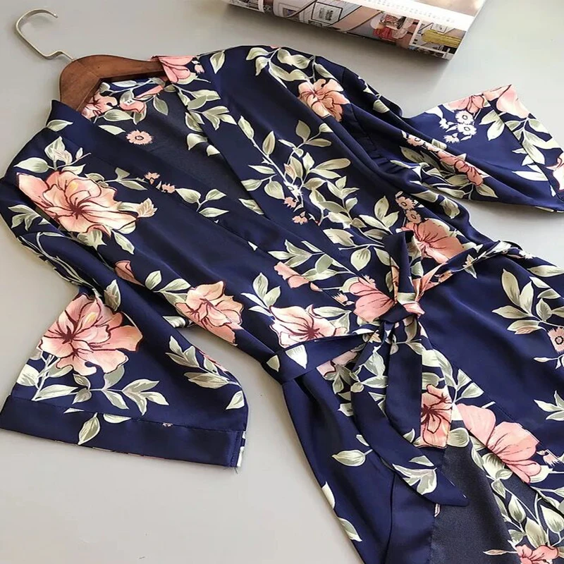 Атласное кимоно халат 2020 Новое поступление халаты для женщин с принтом подружки