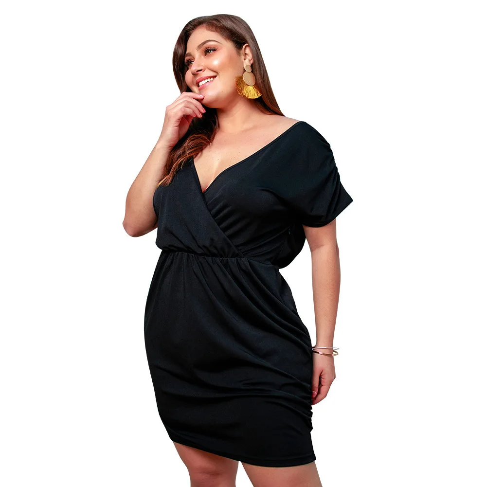 Облегающее женское платье большого размера с короткими рукавами однотонное