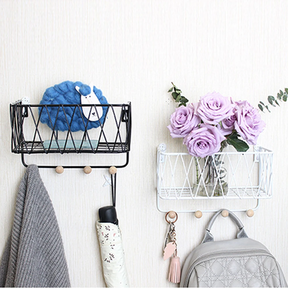 Деревянная железная настенная полка склад-хралилище подставленное к стене