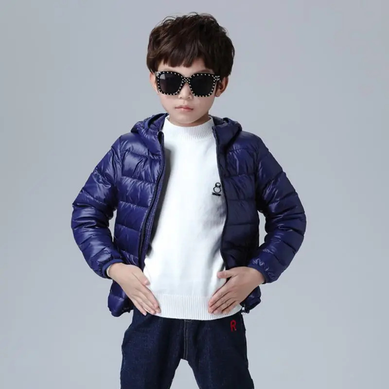 Navy blue 90% пером белой утки ультра светильник для мальчиков; пуховое пальто с капюшоном; детская осенне-зимняя куртка-пуховик для мальчиков и девочек детская верхняя одежда - Цвет: Navy blue