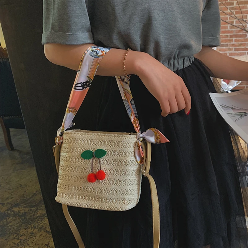 

Vintage Women Rattan Bag Wicker Crossbody Summer Straw Woven Messenger Purse Handbag