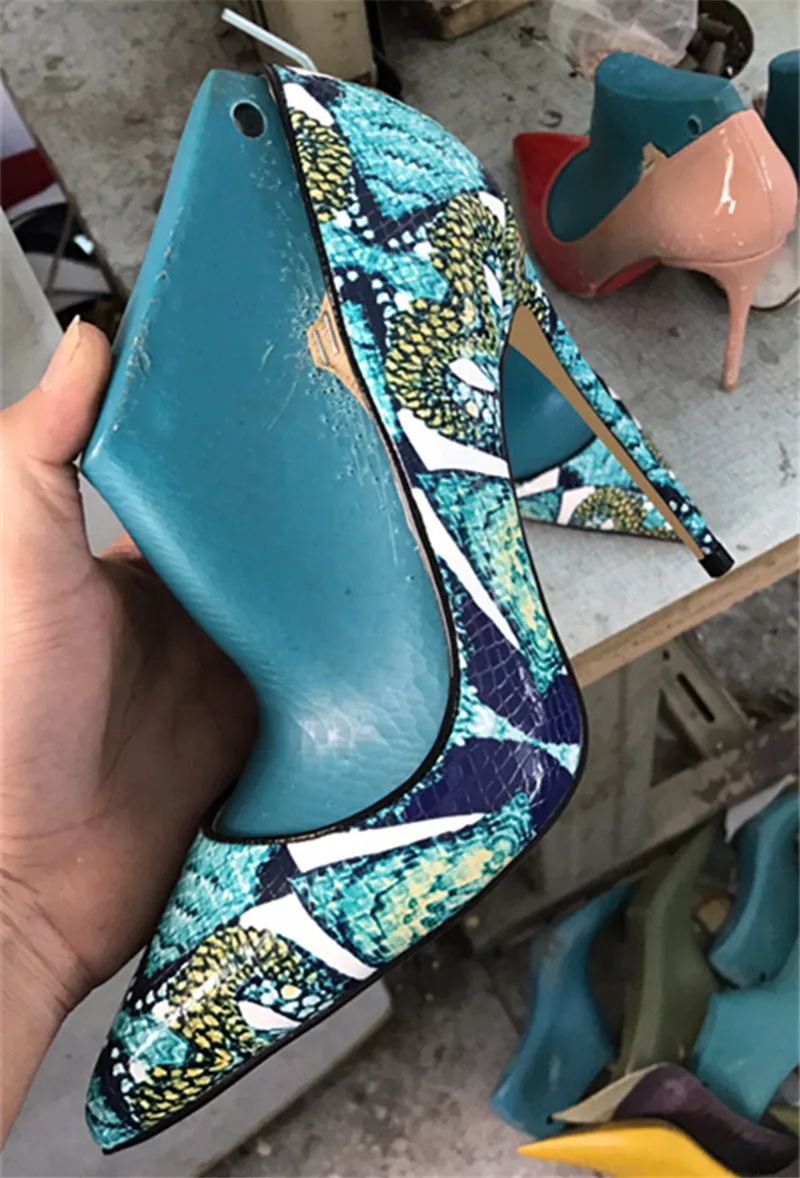 Брендовые пикантные женские туфли-лодочки со змеиным принтом большие размеры 33-44