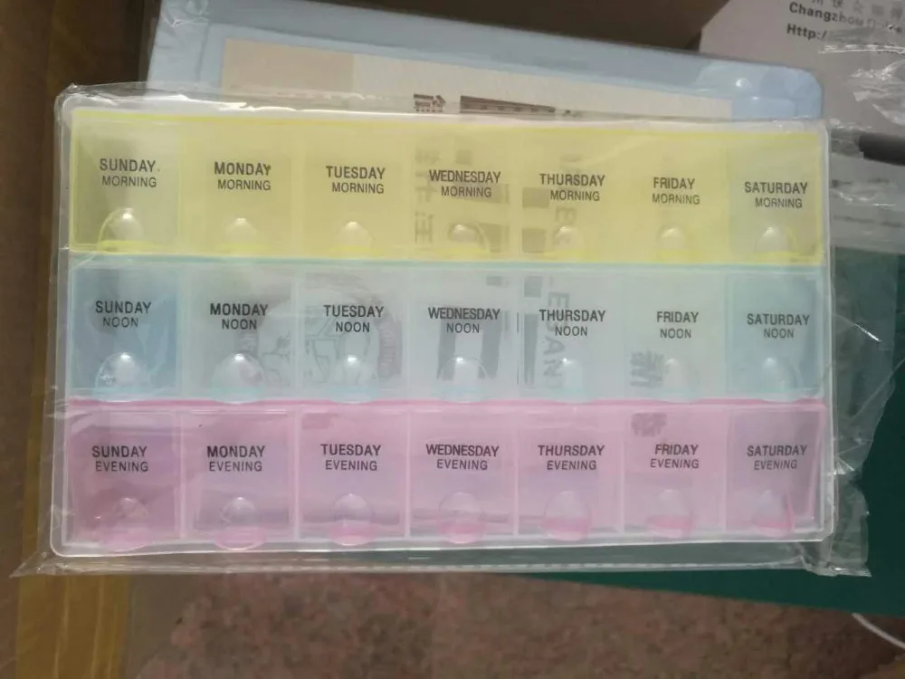 Коробка органайзер для таблеток лекарств витаминов напоминание ежедневное