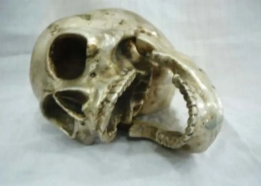 

Wonderful tibet silver big skull death's head netsuke sculpture