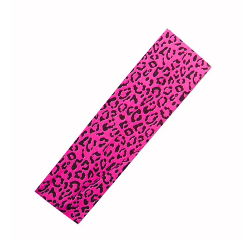 Женская спортивная повязка для волос с леопардовым принтом.