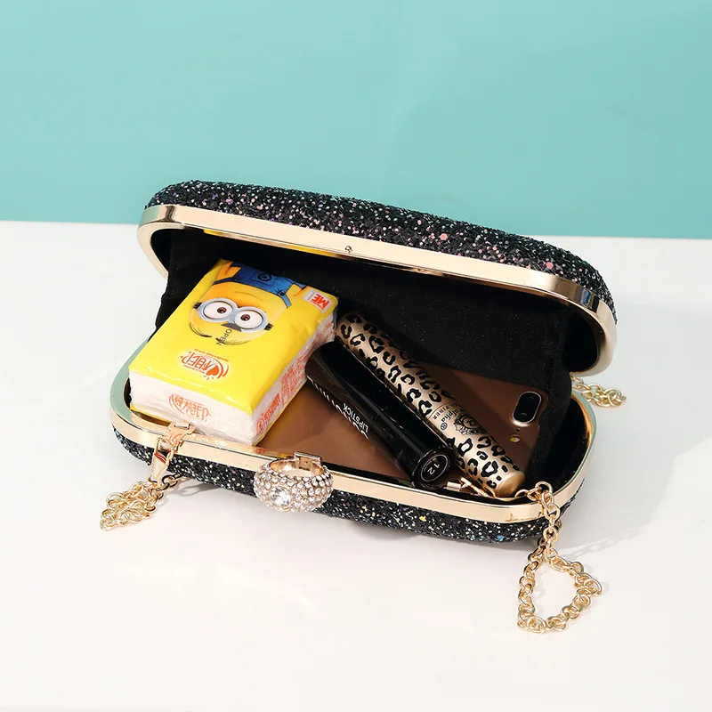 Женская вечерняя сумочка с кольцом и застежкой разноцветная блестящая матовая