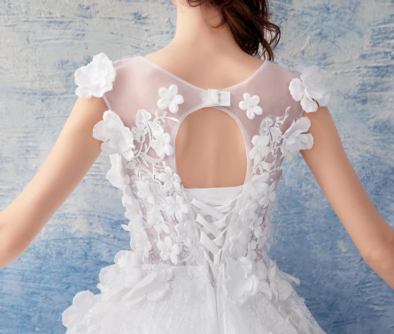 Свадебное роскошное белое свадебное платье с кружевами и объемными цветами