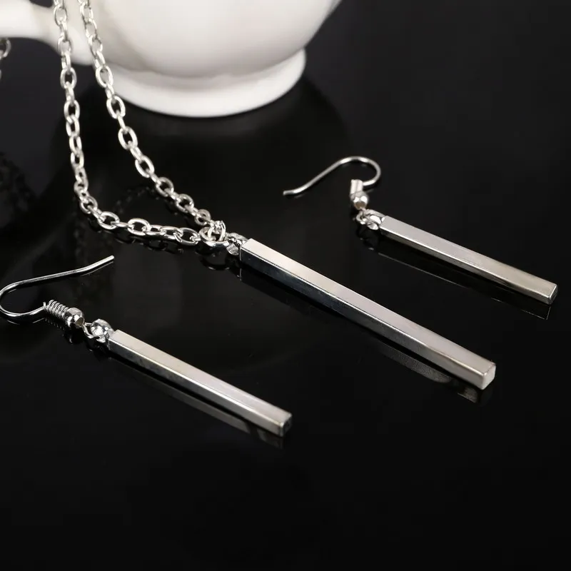 Комплект из колье и серёг серебристого цвета | Украшения аксессуары