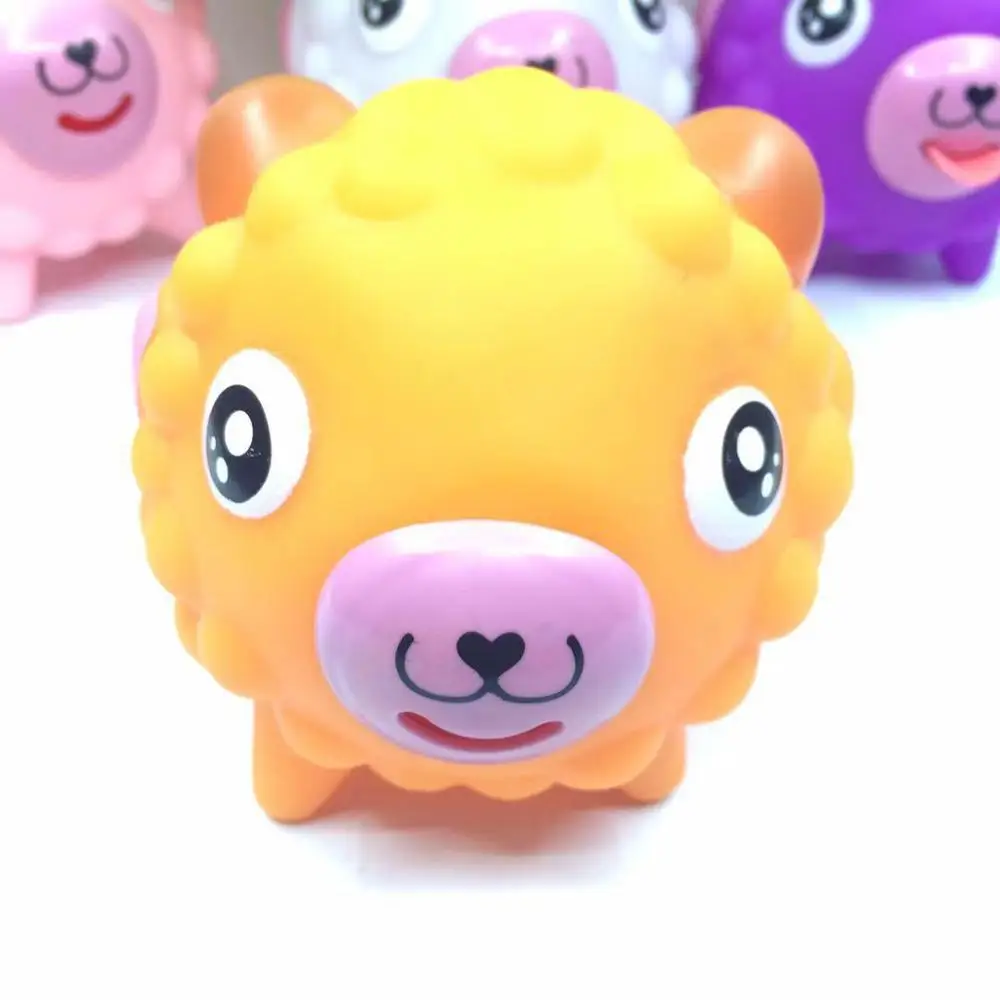 Зажимная игрушка с языком забавная пародия медведя поросенка игрушка милая забавная звуковая игрушка игрушки для снятия стресса животные куклы вентиляционные Детские Игрушки для ванны - Цвет: sheep