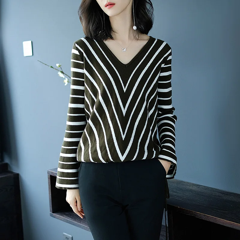 

Women's Fashion Winter Pullover Knitswear Flare Sleeve Sweater