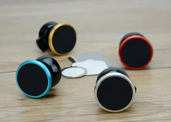 Устанавливаемое на вентиляционное отверстие в салоне автомобиля Магнитный