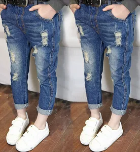 Популярные джинсы для мальчиков и девочек, детские рваные штаны, модная детская одежда, джинсовые брюки на осень и лето