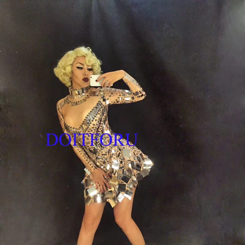 Блестящее серебряное зеркало боди для ночного клуба празднования вечеринки