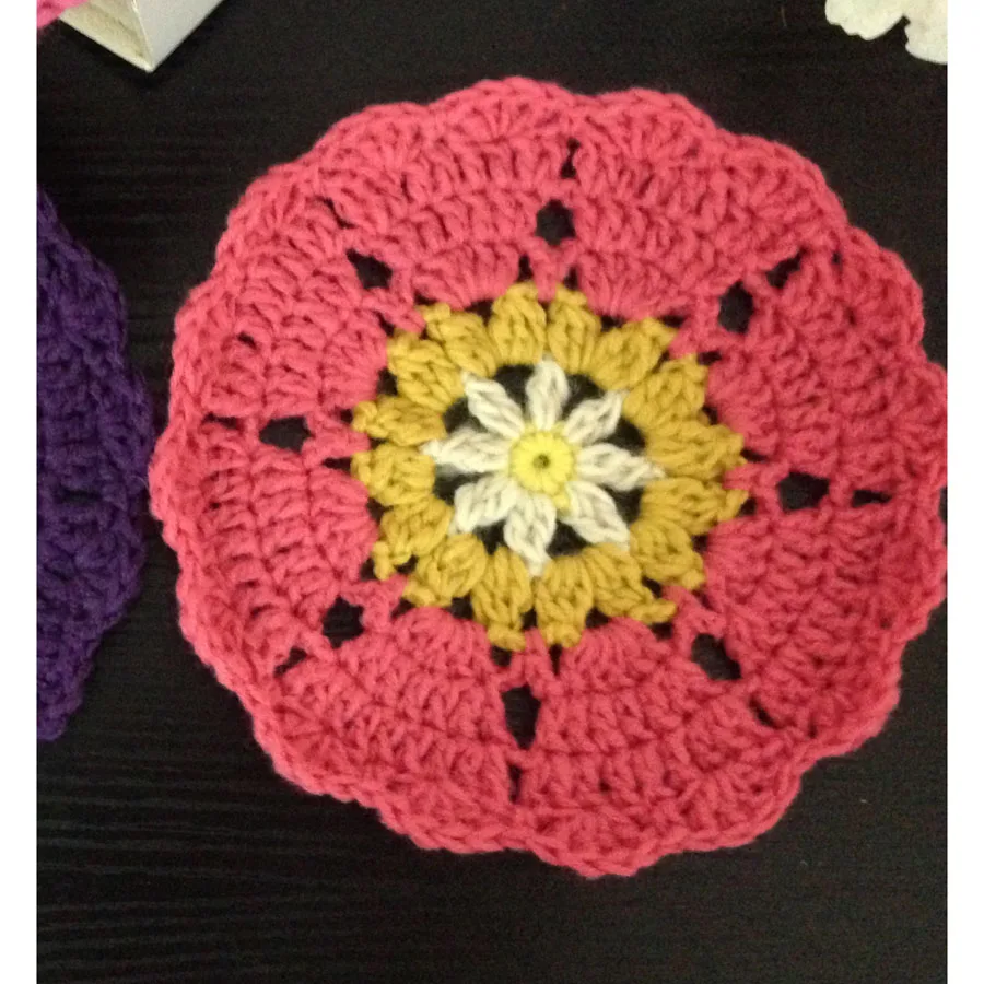 Украшение ручной работы вязанный цветочный подстаканник цвет шерсть Doilies круглый коврик для кофейных чашек 18 см 24 шт/партия свадебный подарок DIY реквизит