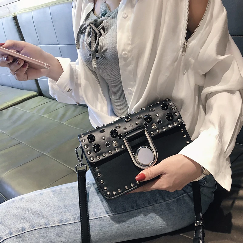 

Small bag female new Korean version of the wild chic fashion single shoulder Messenger bag rivet small square bag