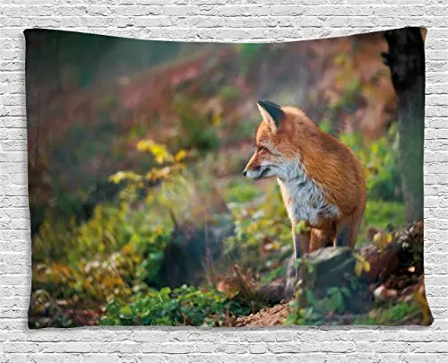 Гобелен с изображением лисы молодой Красной прослушивание чего то в лесу дикой