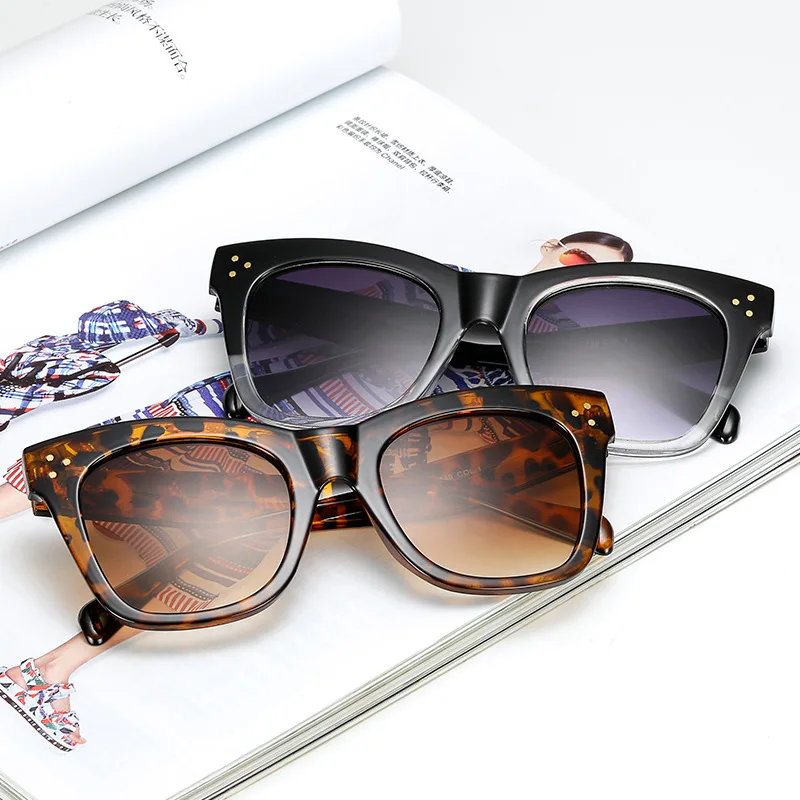 Новинка 2018 женские модные ретро очки Одри с заклепками винтажные солнцезащитные
