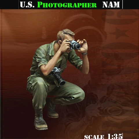 

1/35 U.S. photographer NAM Military scene combination resin kit soldiers GK Military theme of WWII Uncoated No colour