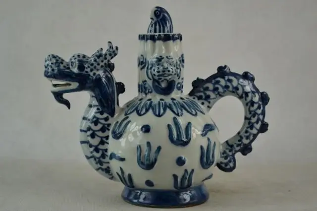 

Старый украшенный фантазийный чайник В Форме Дракона