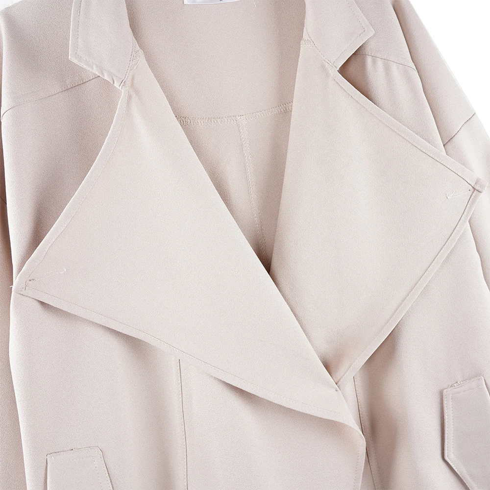 Тренчкот женский демисезонный асимметричной длины с отложным воротником |