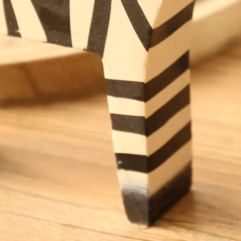 

SaiDeKe 2PCS/lot Couple wood zebra decoration ornaments Figurines Zebra model Miniatures crafts wedding gift for home Decoration