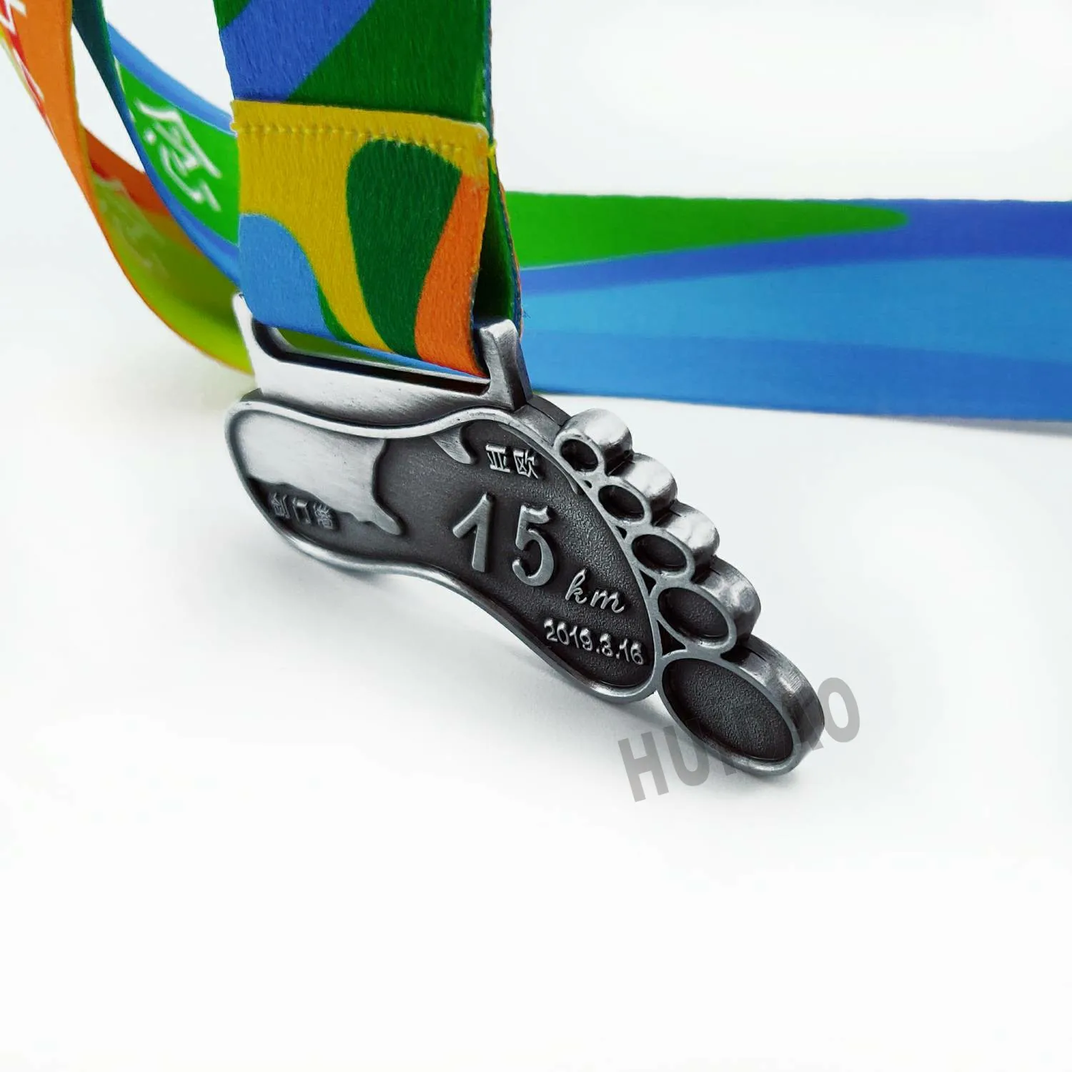 Custom Metal Medal with Plating Pewter Color 15KM Walk Shape of Foot Design | Дом и сад