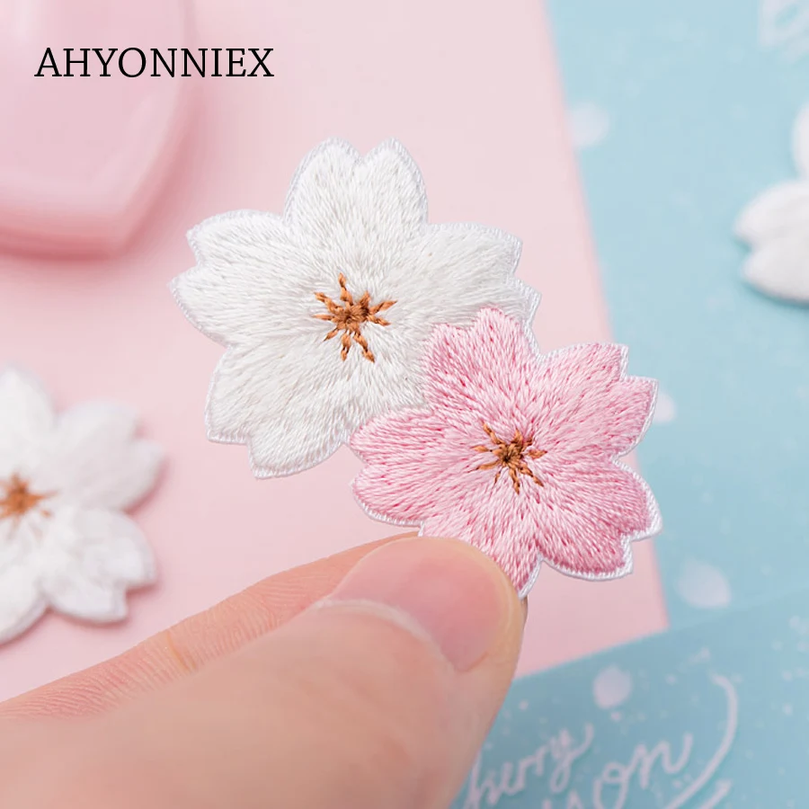 AHYONNIEX 1 шт Белый Розовый Вишневый цвет вышитые нашивки цветы для девочек Сумка джинсы Утюг на нашивках для одежды
