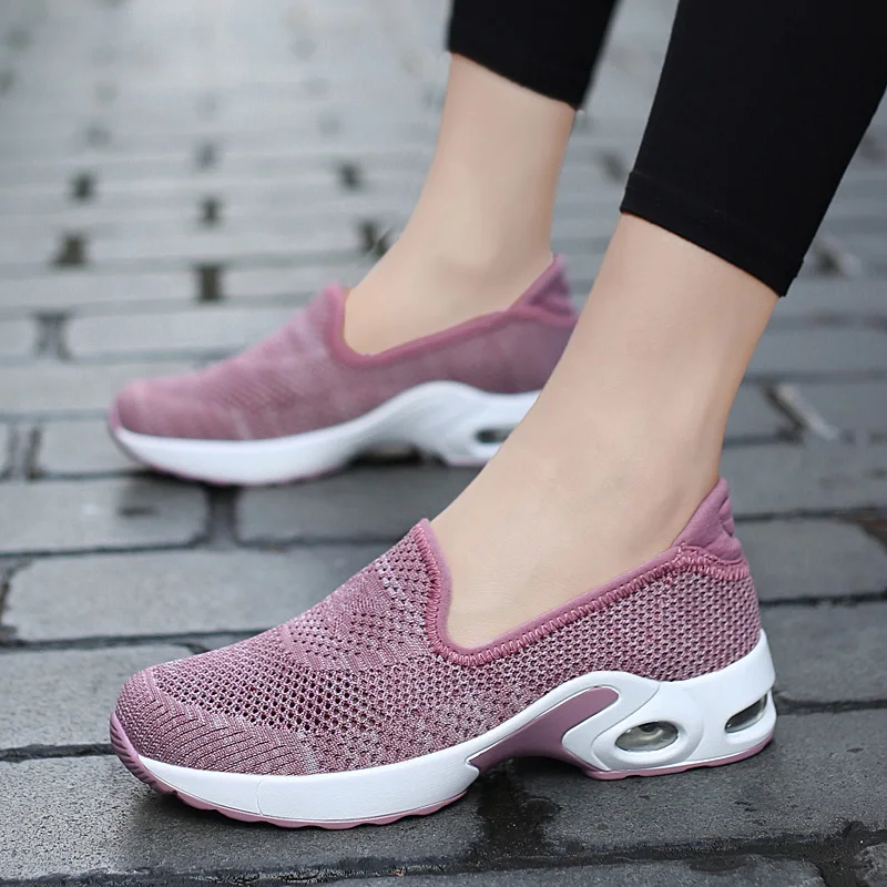 Женские теннисные туфли дышащие летающие тканевые кроссовки удобная спортивная