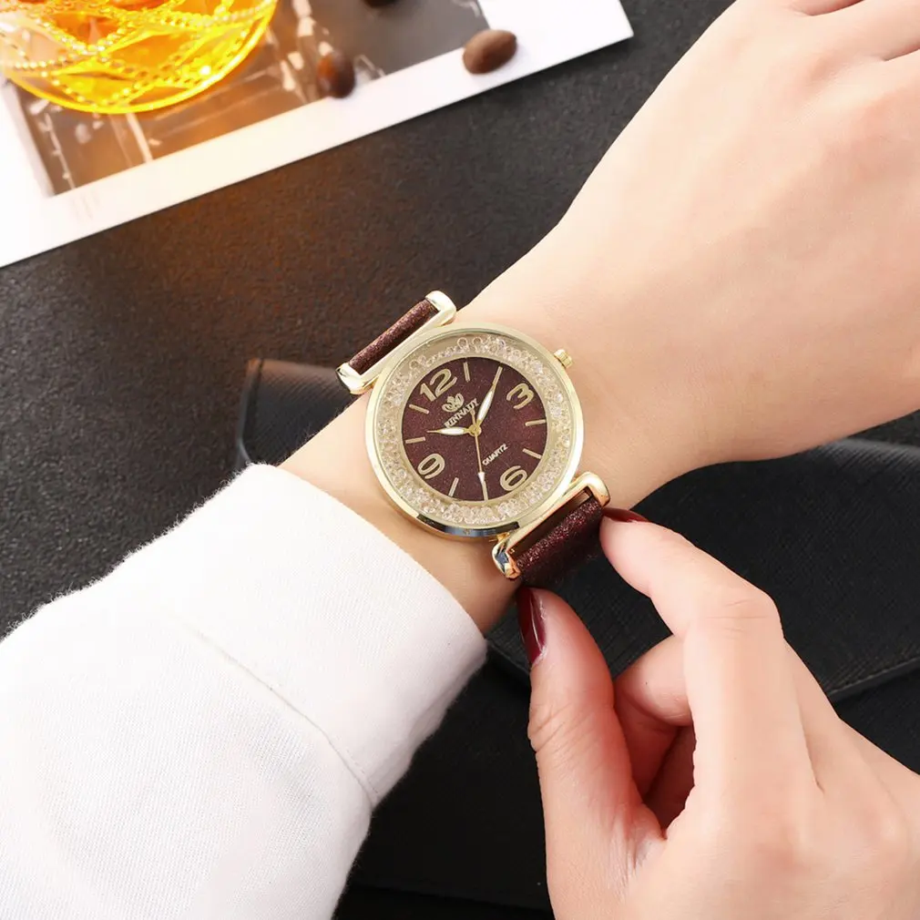 Модные женские кварцевые часы роскошные кожаные спортивные со стразами браслет