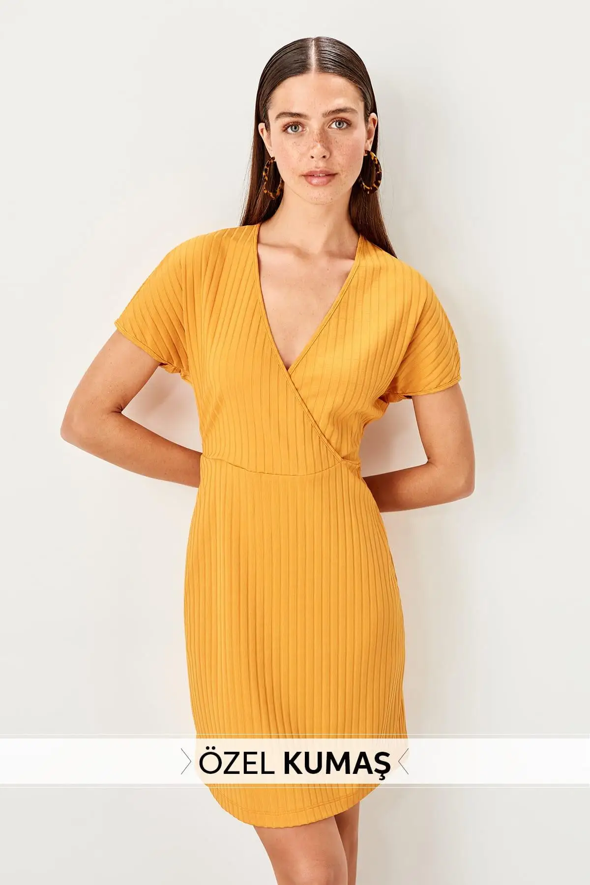 Trendyol желтое двубортное трикотажное платье TWOSS19XM0119|Женские платья| |