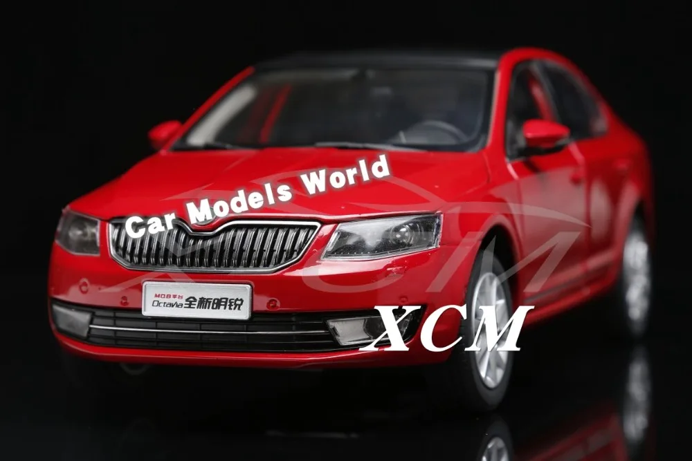 Литая модель автомобиля для новой Octavia 1:18(красный)+ маленький подарок
