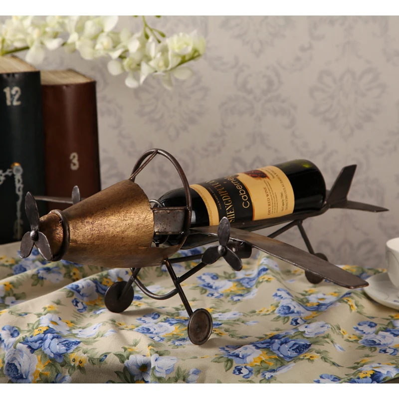 

Vintage American country to do the old wrought iron wine rack aircraft model ornaments soft furnishings Wine Bar restaurant